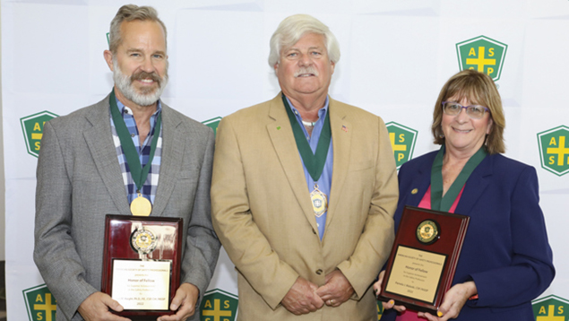 Diana Stegall presents award to RIchard Olawyin